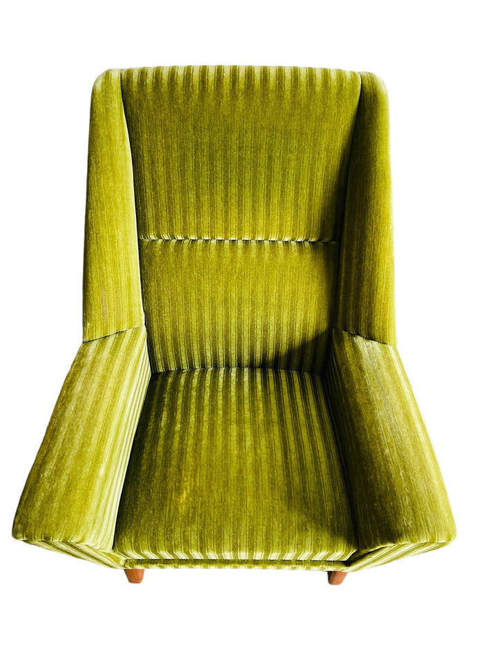 Pair Danish Modern Lounge Chairs  image 4