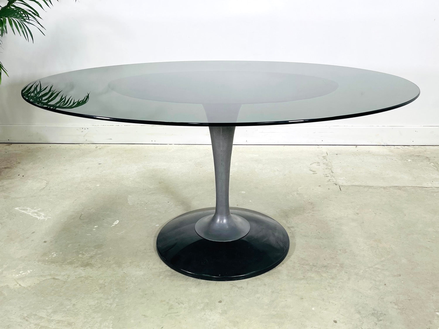 Mid-Century Modern Smoked Lucid Tulip Dining Table By Chromecraft image 3