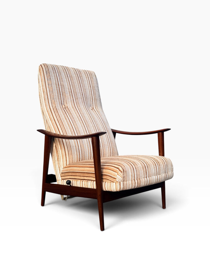 Arnt Lande Combi Star rocking recliner lounge chair for Stokke, angled view
