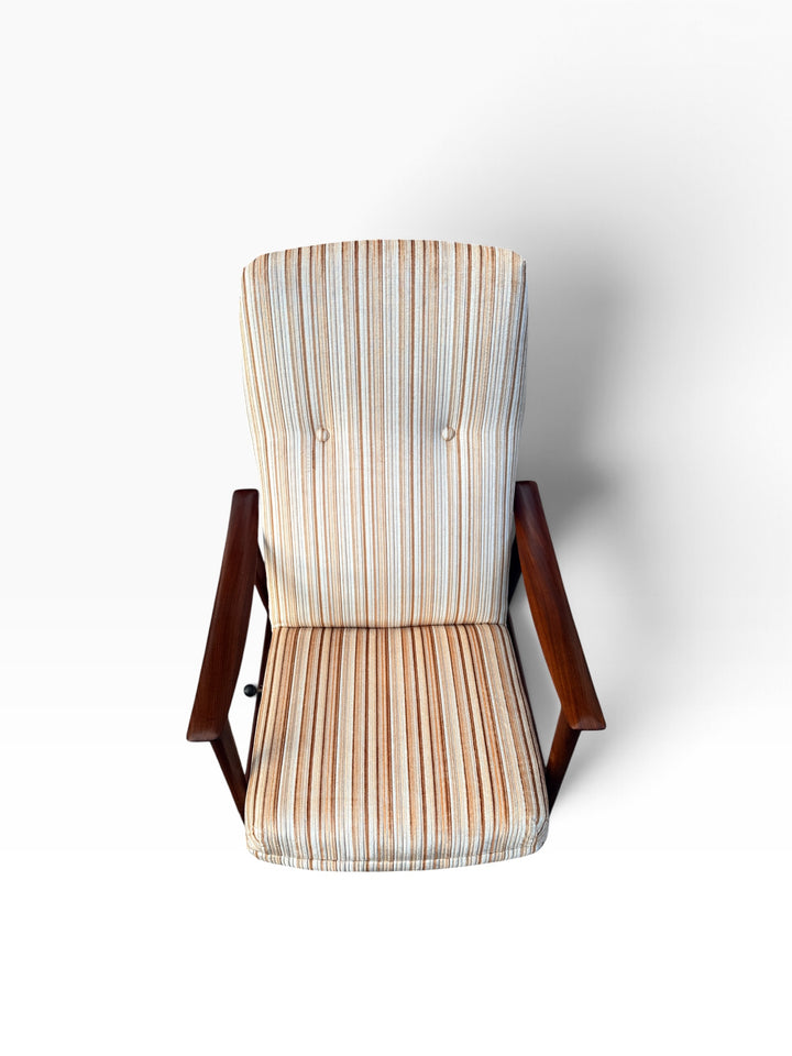 Combi Star lounge chair, high angle front view