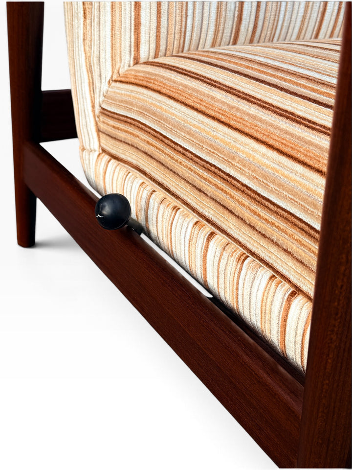 Recline locking knob detail