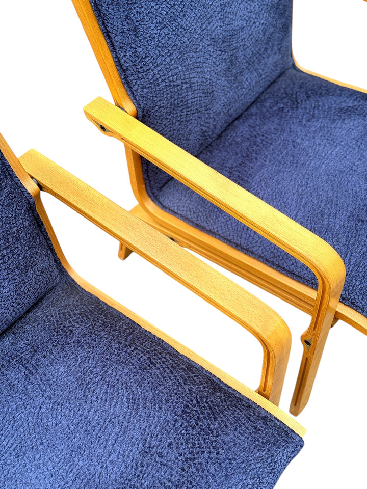 Pair of High-Back Lounge Chairs by Arne Jacobsen for Fritz Hansen image 3