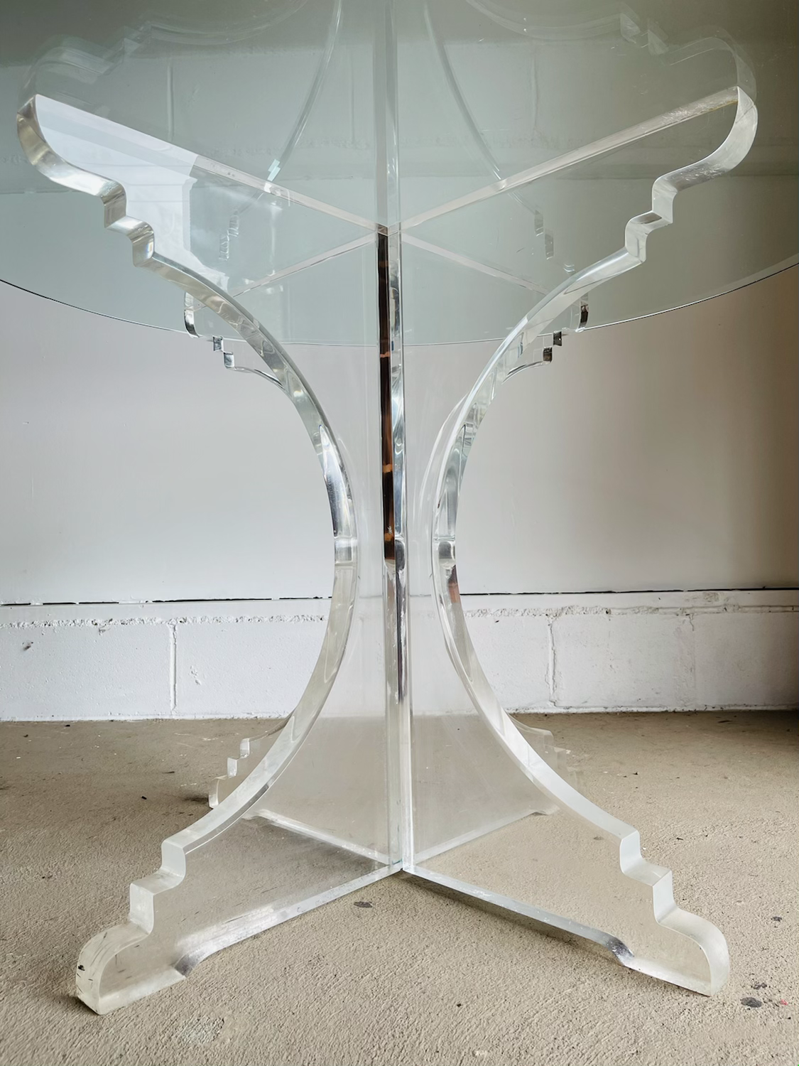 Mid-Century Modern Round Lucite Dining Table image 4