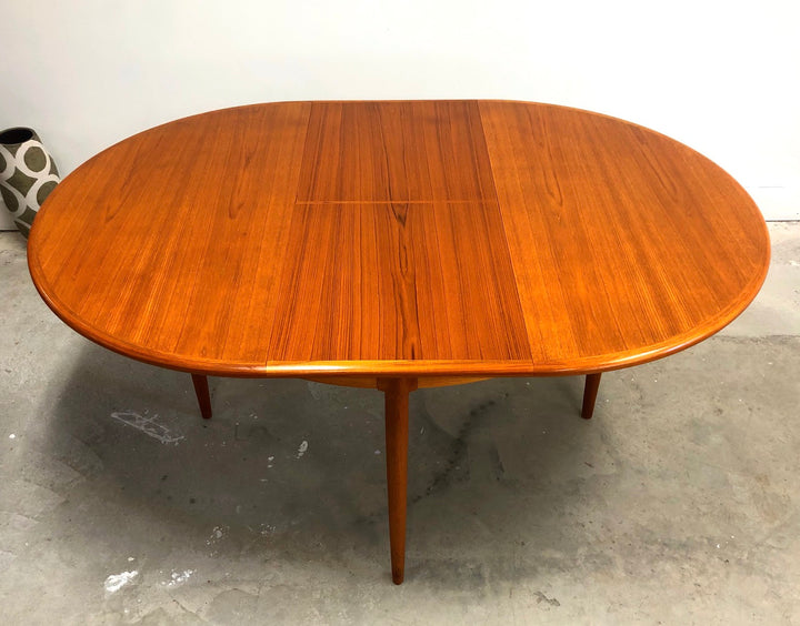 Niels Otto Moller for J. L. Moller #15 Teak Table with Butterfly Leaf image 4