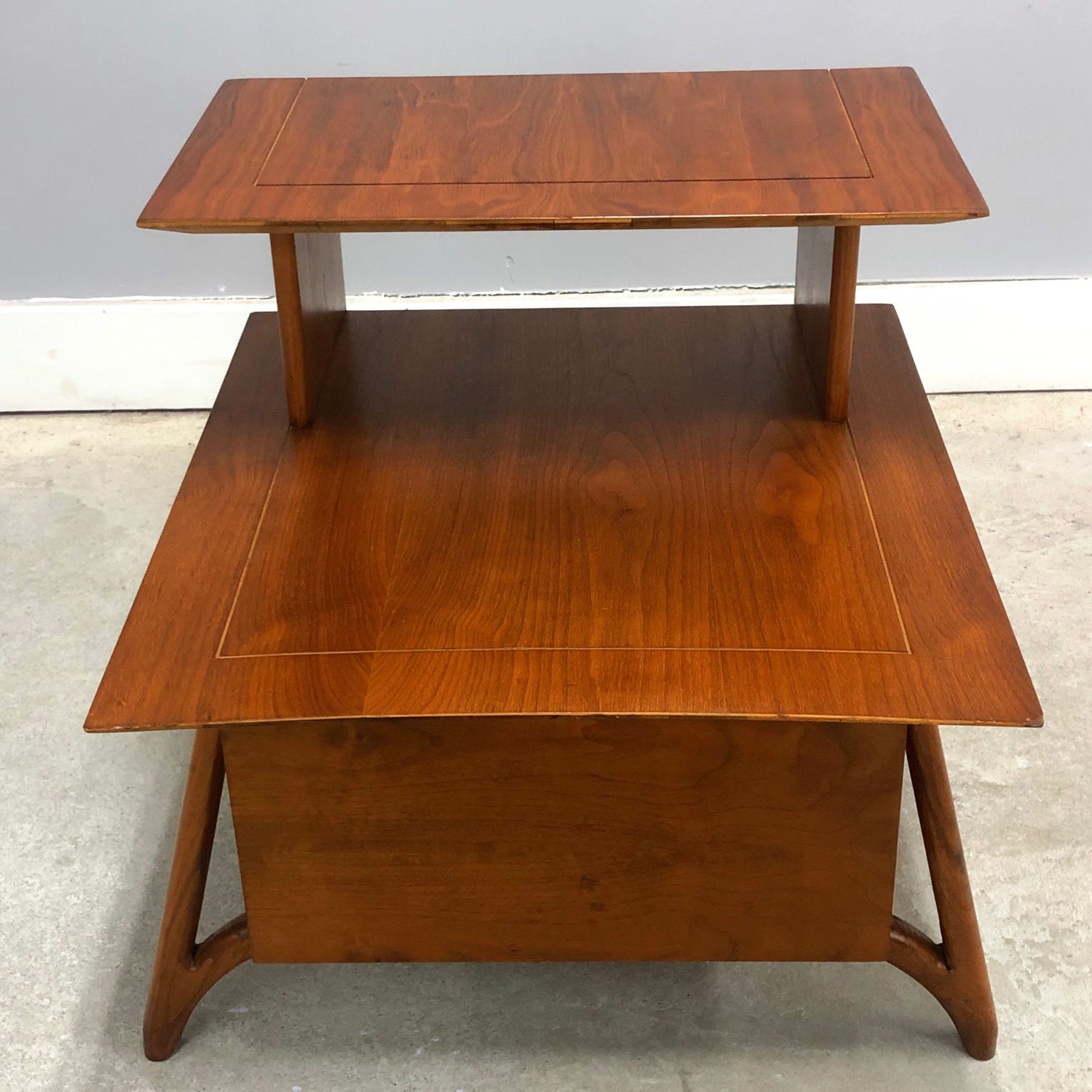 MCM Pair Of Walnut Two Tier Nightstands On Sculpted Legs image 8