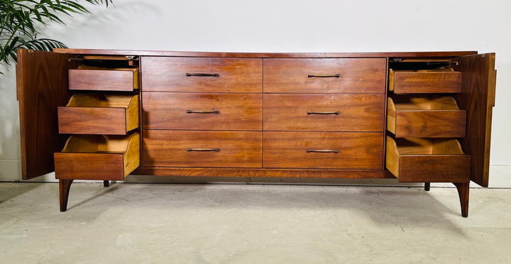 Mid-Century Modern Walnut  Credenza / Dresser By Kent Coffey image 4