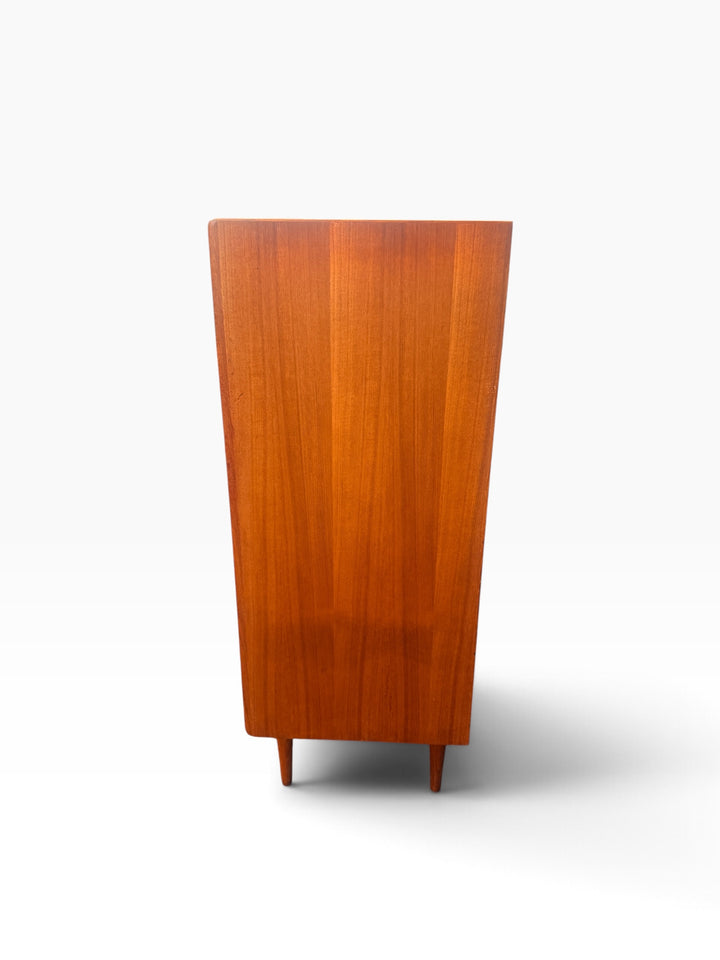 Teak highboard, side profile with tapered legs