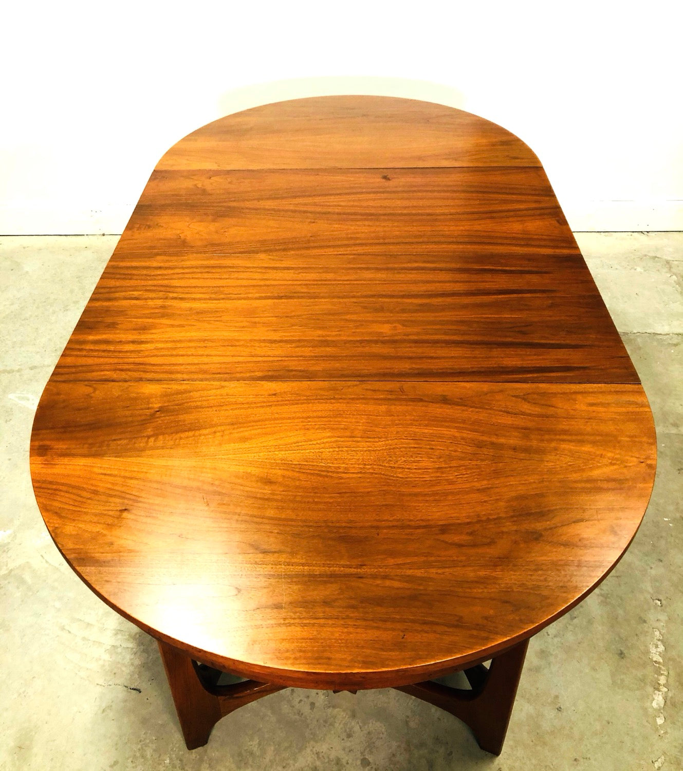 Rare Mid-Century Modern Young Manufacturing Walnut Dining Table image 10