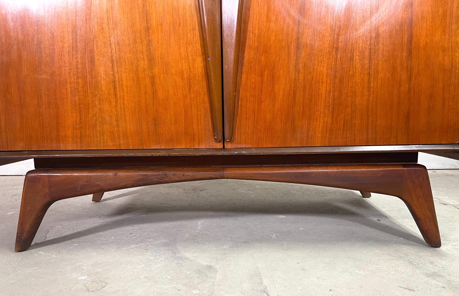 Mid-Century Modern Walnut Tall Highboy Dresser by Genova Furniture Co.  image 9