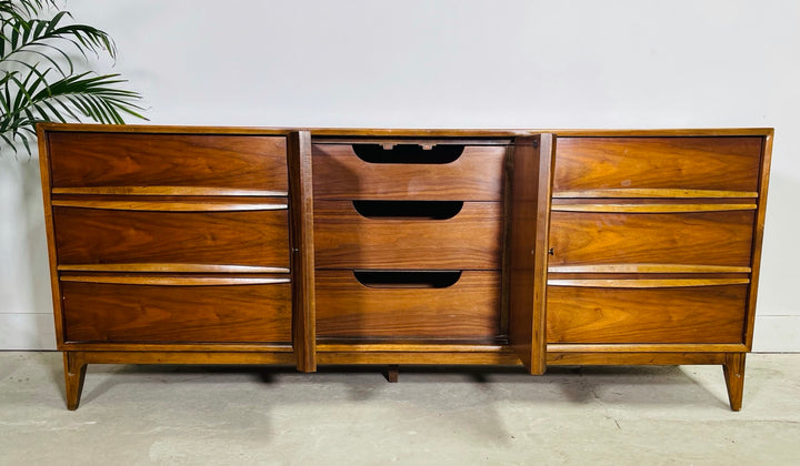 Mid-Century Modern Walnut Dresser / Credenza by Thomasville Furniture image 4