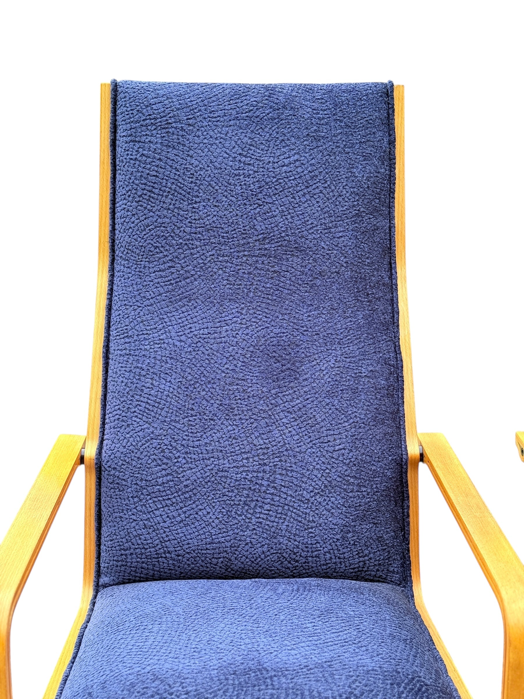 Pair of High-Back Lounge Chairs by Arne Jacobsen for Fritz Hansen image 4