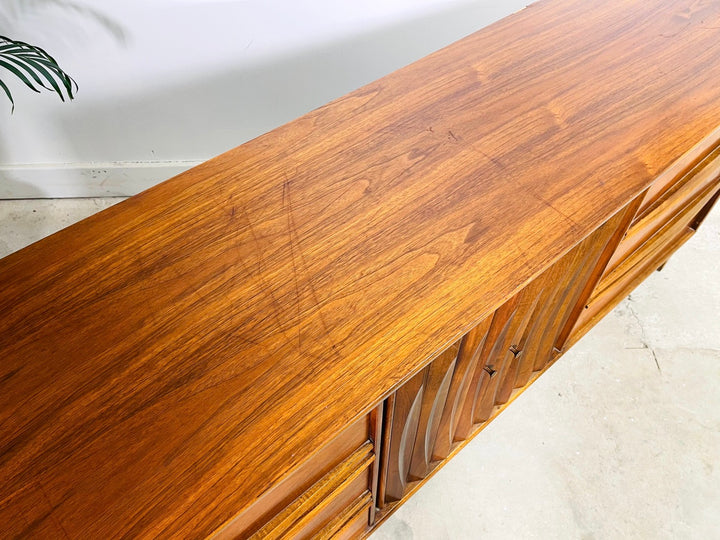Mid-Century Modern Walnut Dresser / Credenza by Thomasville Furniture image 9