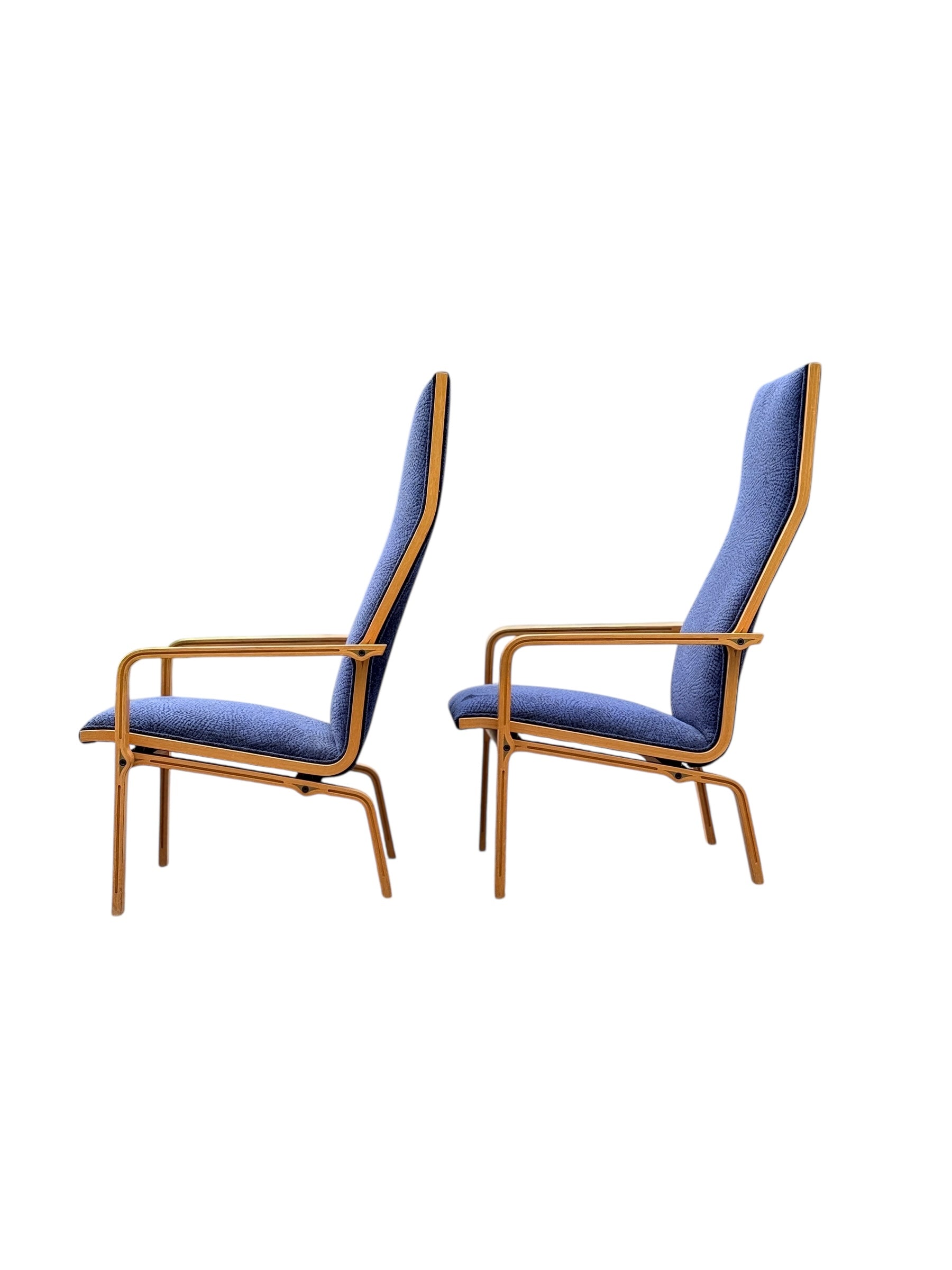 Pair of High-Back Lounge Chairs by Arne Jacobsen for Fritz Hansen image 7