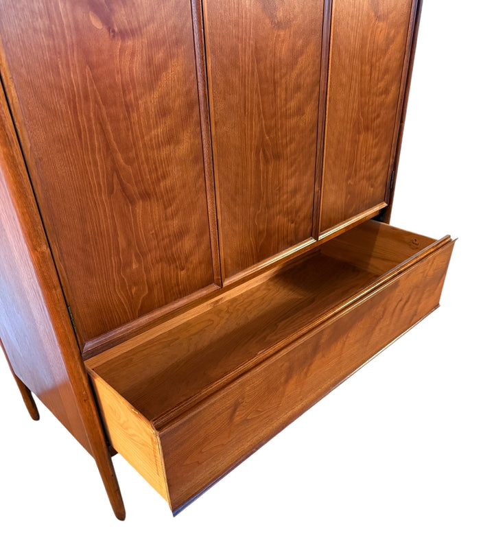 Mid-century Modern Walnut Dresser by Drexel Furniture  image 8
