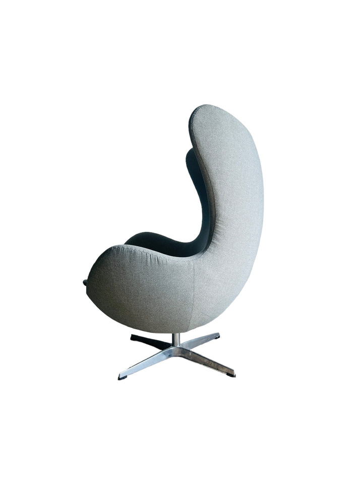 Pair of Swiveling Egg Chairs  image 4