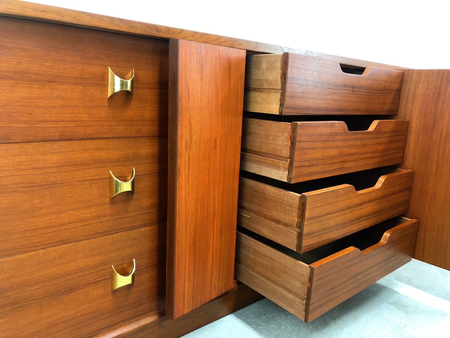 Mid-Century Modern Teak Credenza By Broyhill Brasilia  image 7