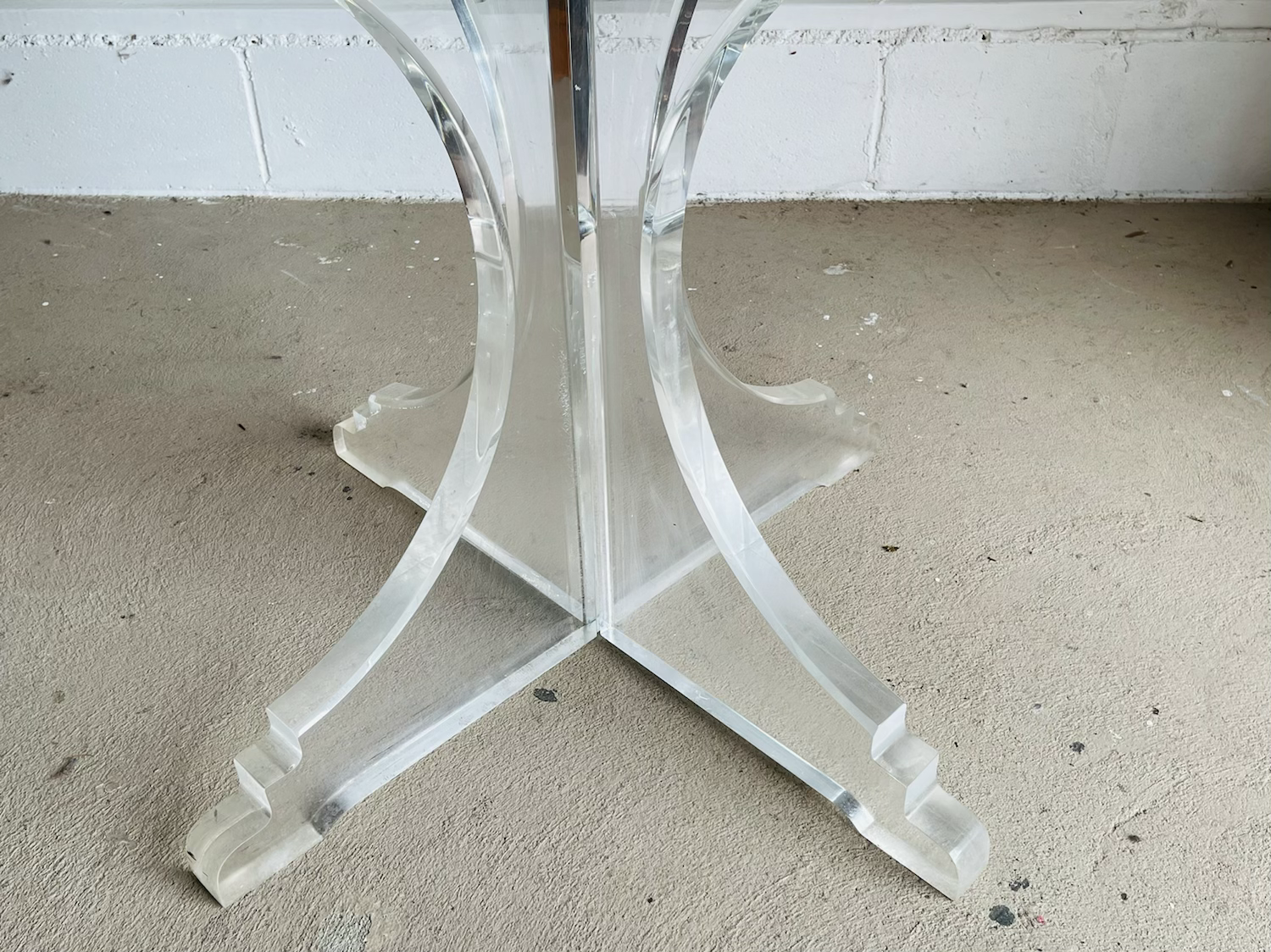Mid-Century Modern Round Lucite Dining Table image 8