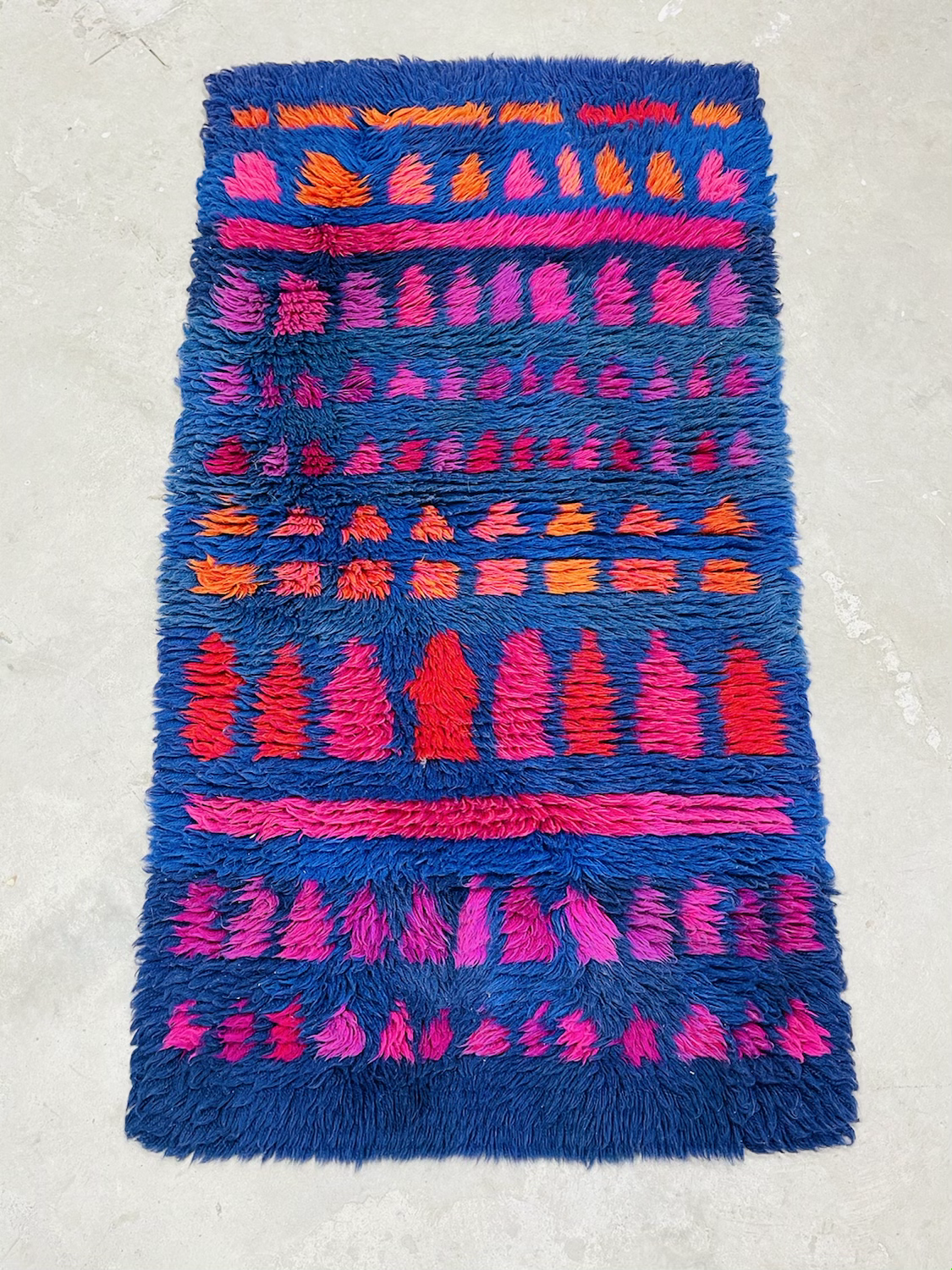 Mid-Century Modern Shag Rug image 0