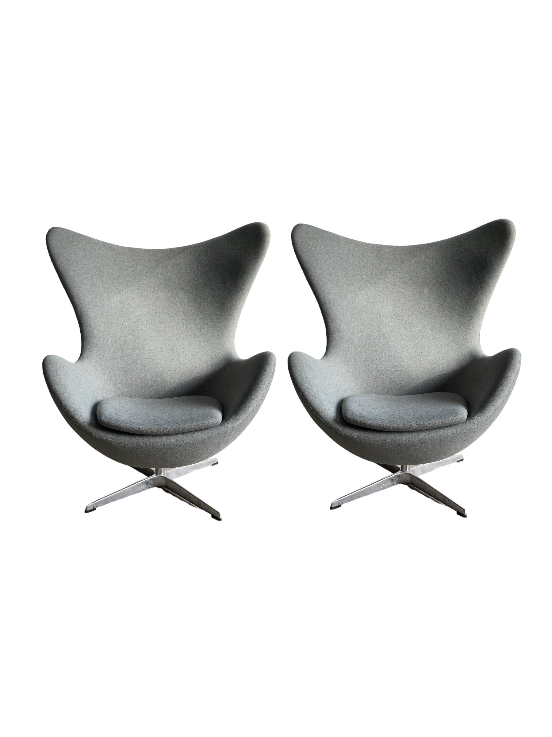 Pair of Swiveling Egg Chairs  image 0