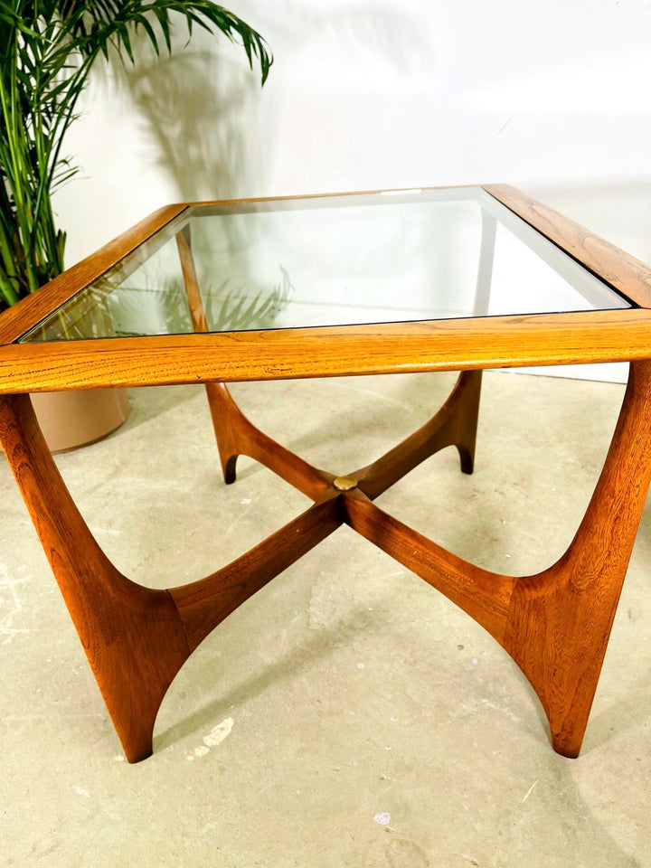 Pair of Mid-Century Modern End Tables By Lane Furniture image 4