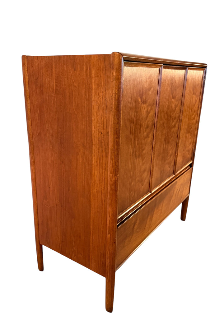 Mid-century Modern Walnut Dresser by Drexel Furniture  image 2