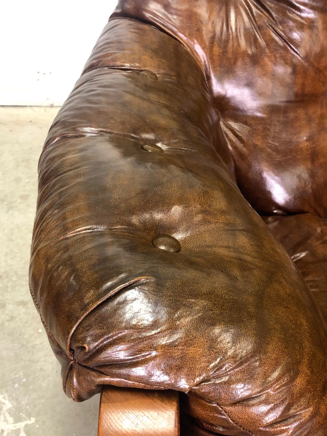 Mid-Century Modern Tufted Loveseat image 8