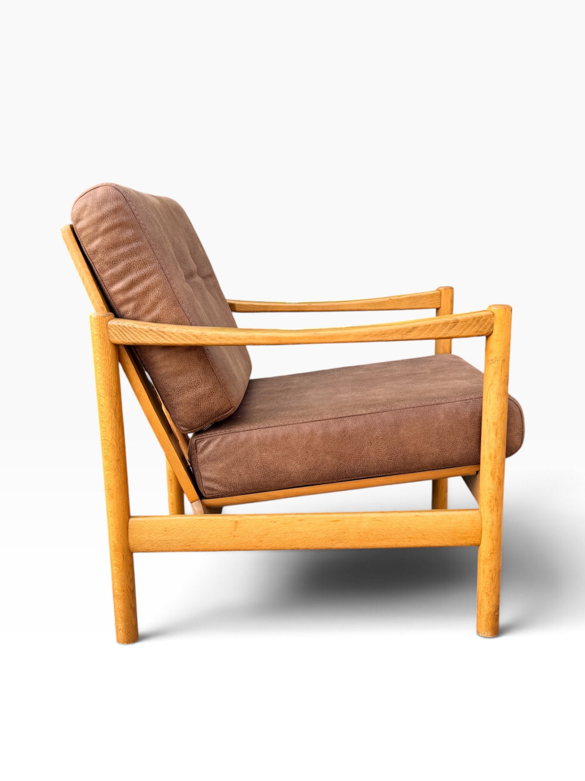 Lounge chair side profile showing slatted back