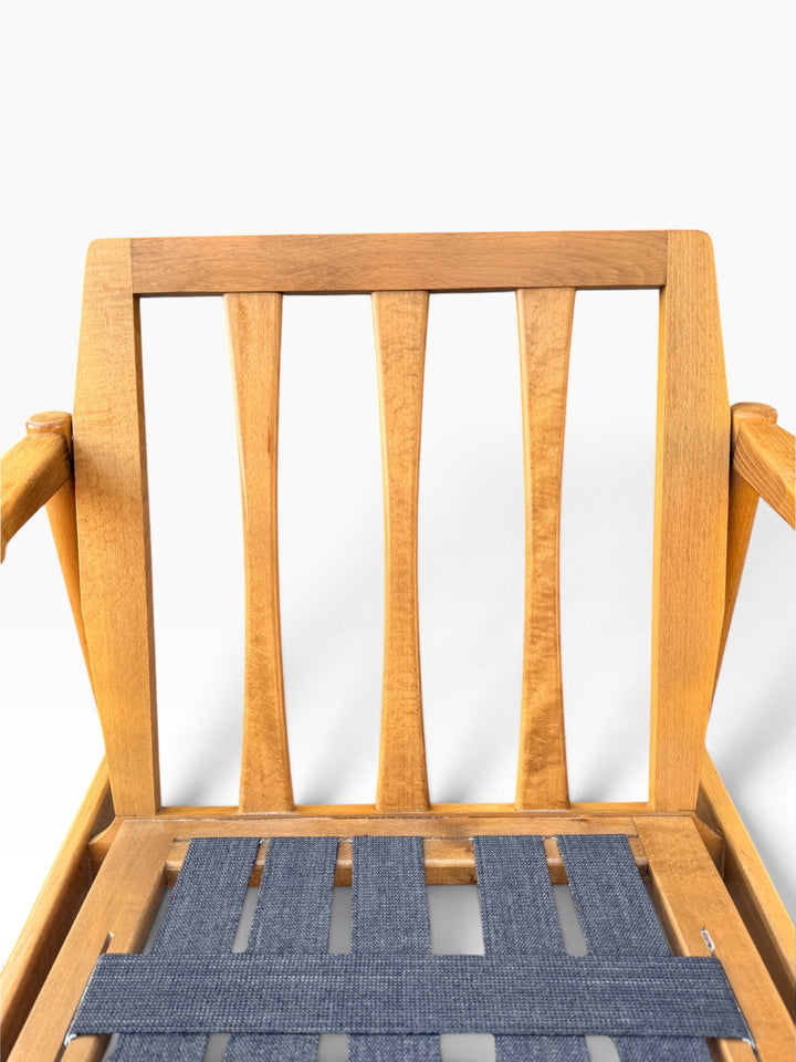 Close-up of slatted back and seat webbing