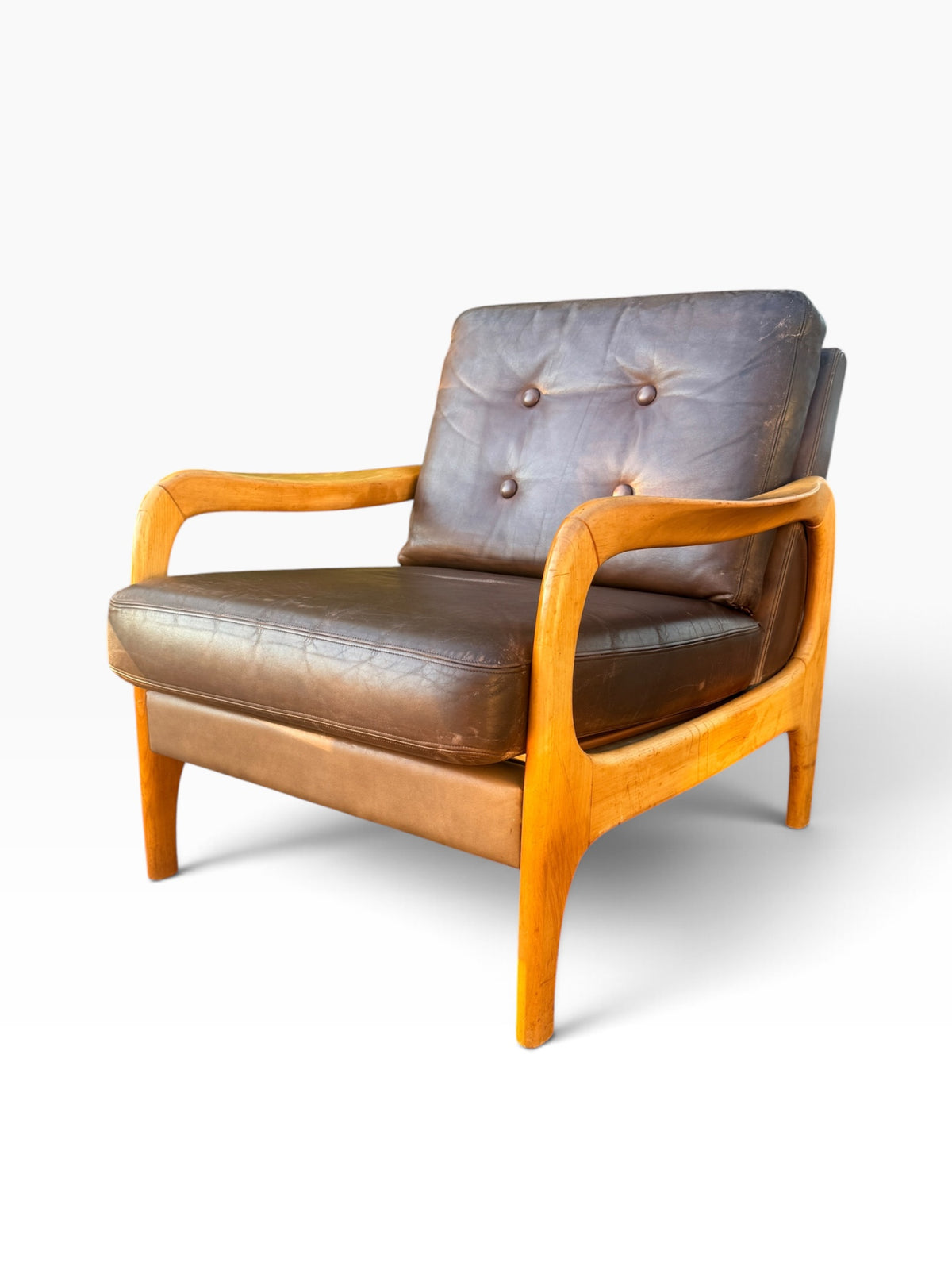 Single Danish modern leather lounge chair on maple frame
