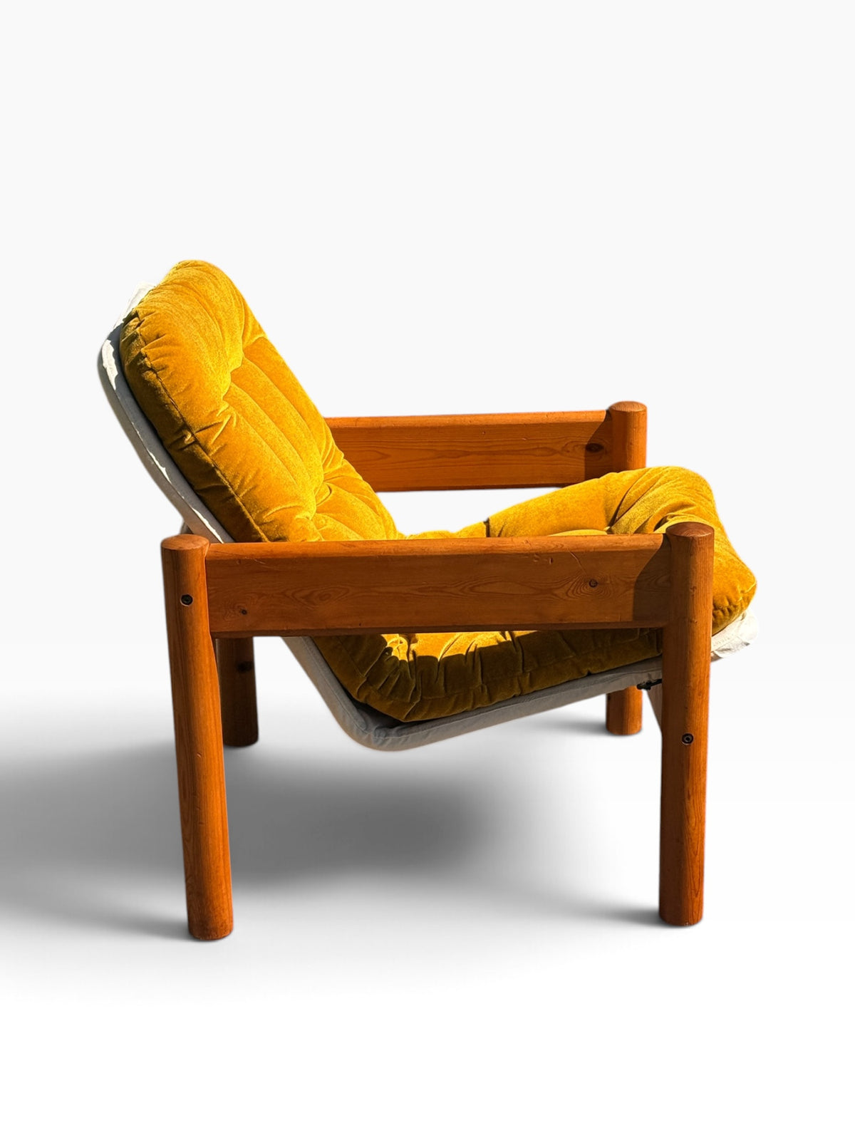 Opposite side profile of the solid pine lounge chair