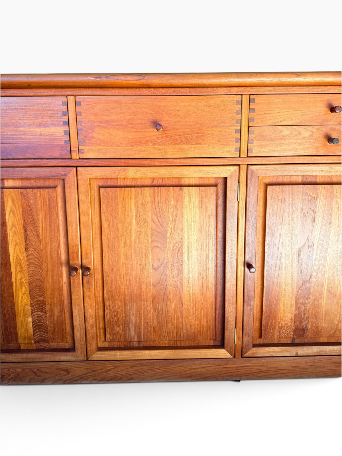 Teak sideboard front, center detail
