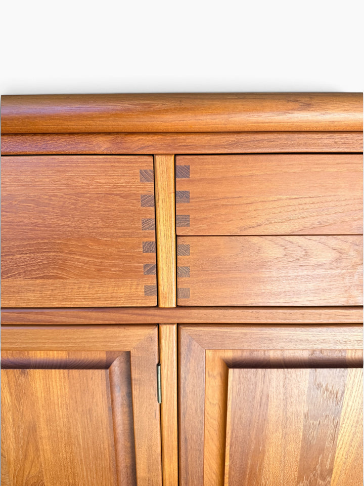 Exposed finger joinery on drawers close-up