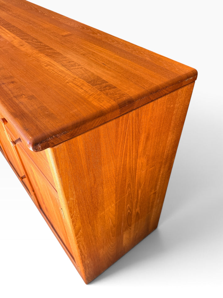 Rounded solid teak top edge, angled view
