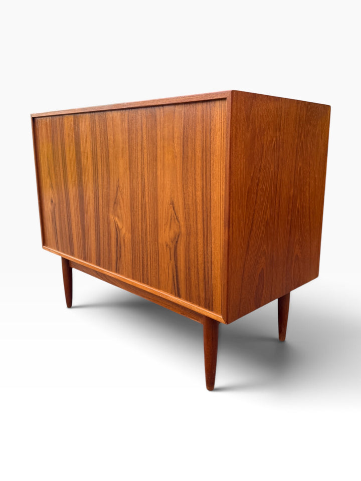 Finished teak back and tapered legs, angled view