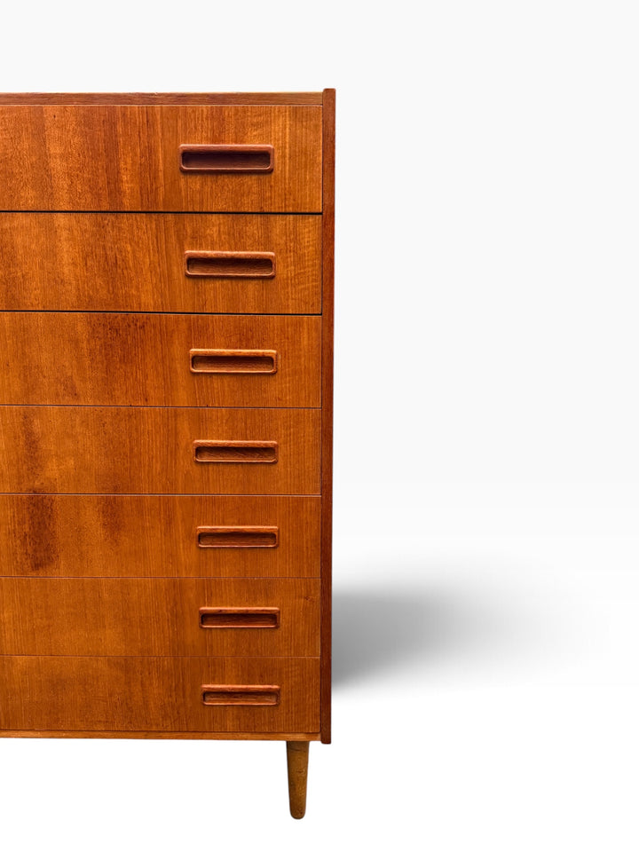 Teak drawer fronts and pulls detail
