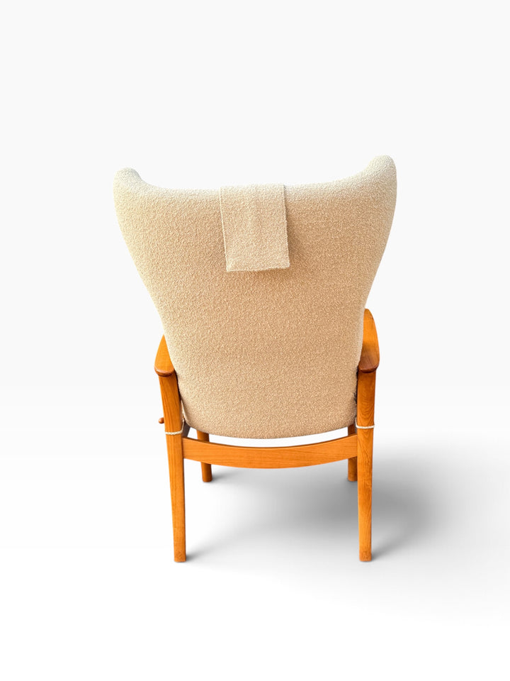Back view showing weighted headrest strap