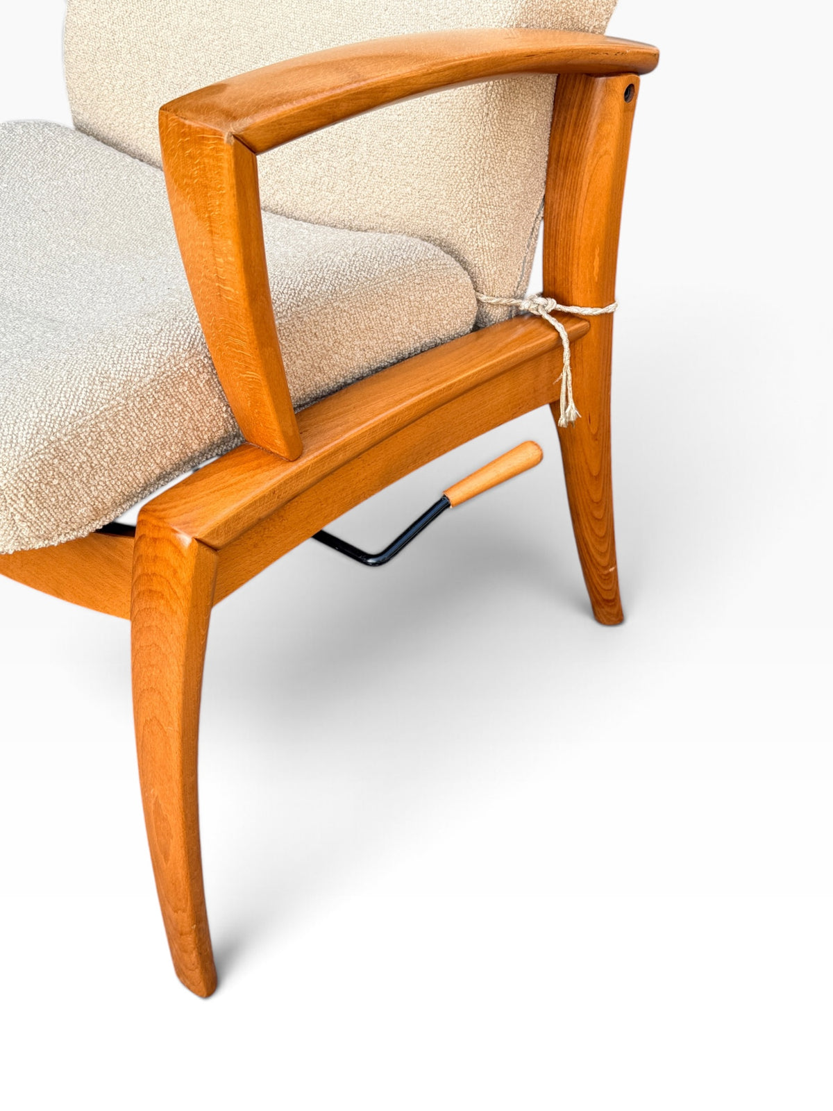 Close-up of armrest and reclining handle