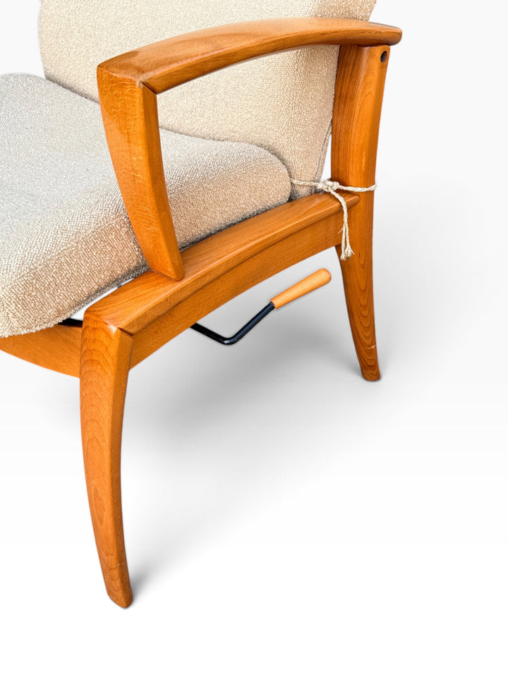 Close-up of armrest and reclining handle
