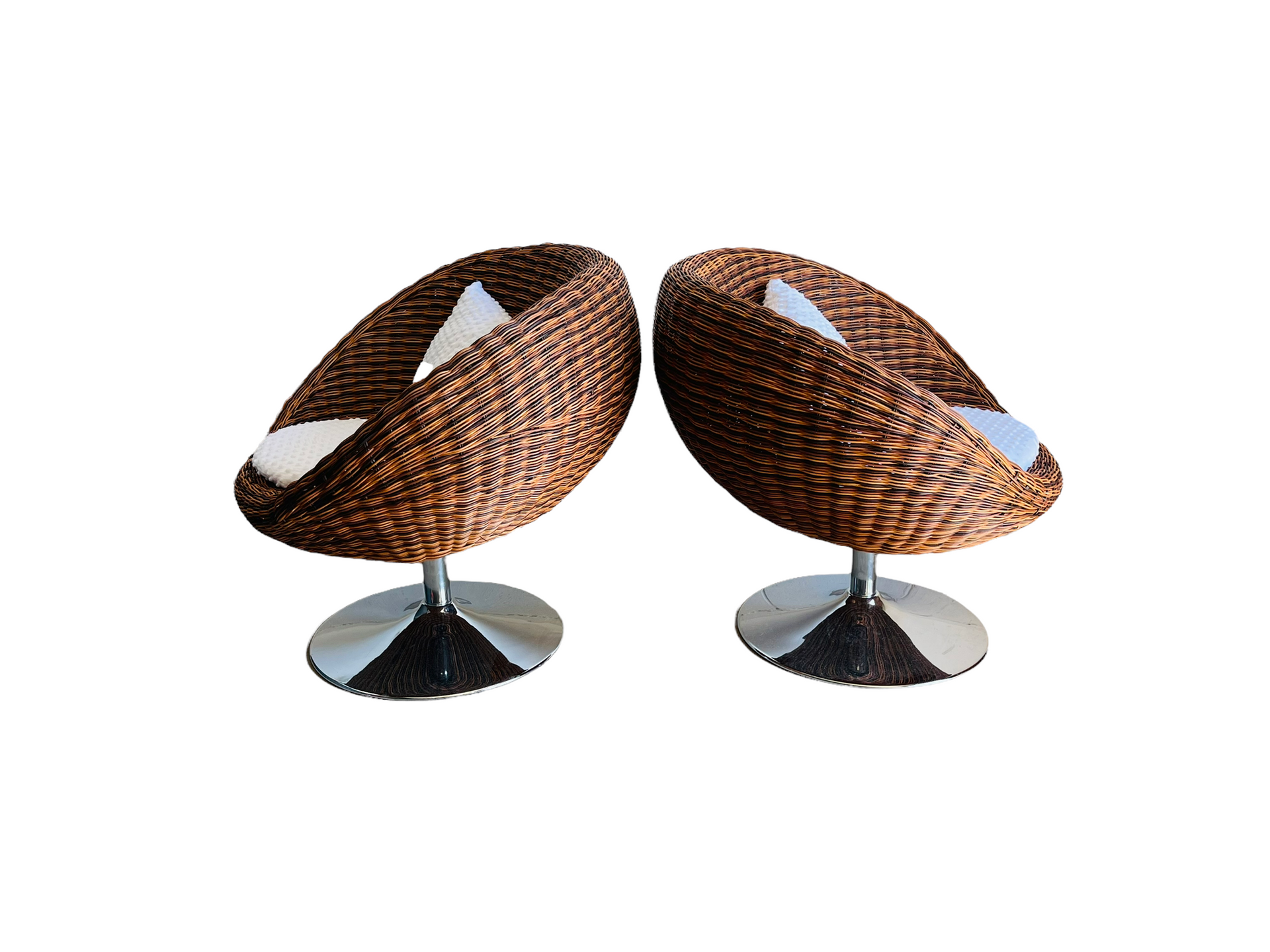 Modern Pair of Swiveling Wicker Chairs  image 1