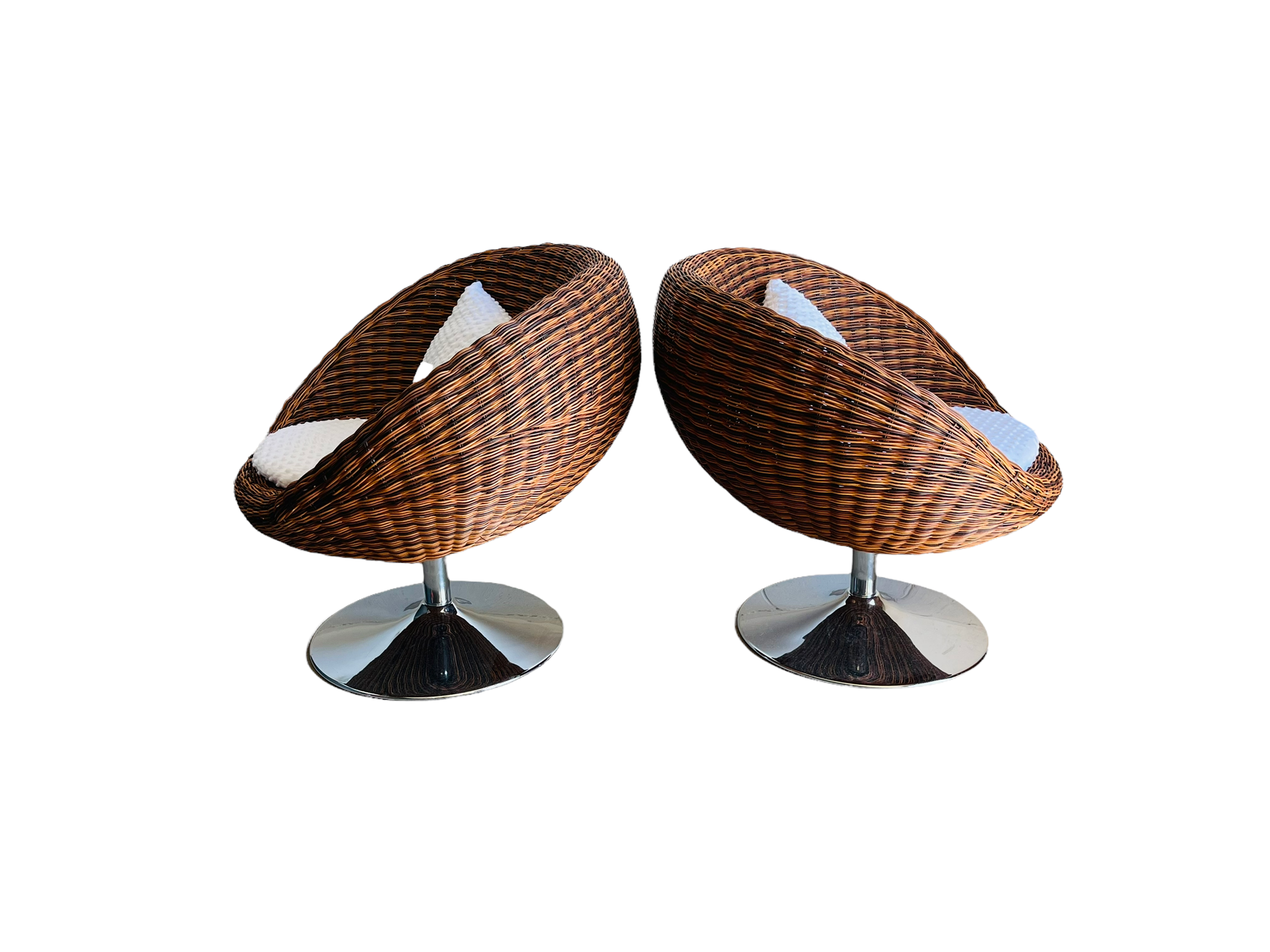 Modern Pair of Swiveling Wicker Chairs  image 1