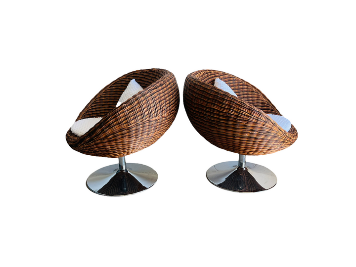 Modern Pair of Swiveling Wicker Chairs  image 1