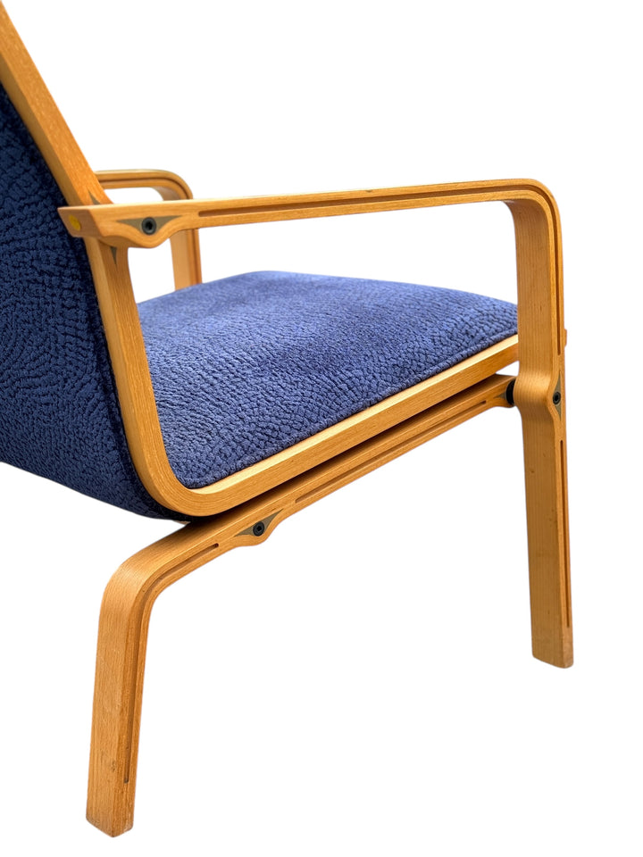 Pair of High-Back Lounge Chairs by Arne Jacobsen for Fritz Hansen image 9