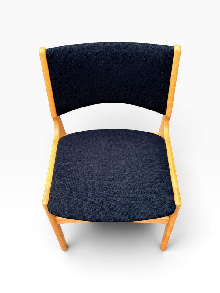 Black upholstered seat, top view