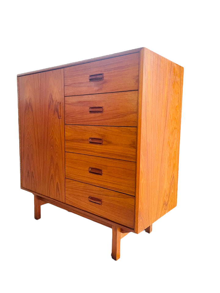 Mid-Century Modern Teak Gentelmans Chest image 8