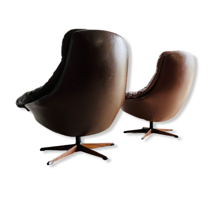 1960s H. W. Klein Swiveling Leather Lounge Chairs image 2