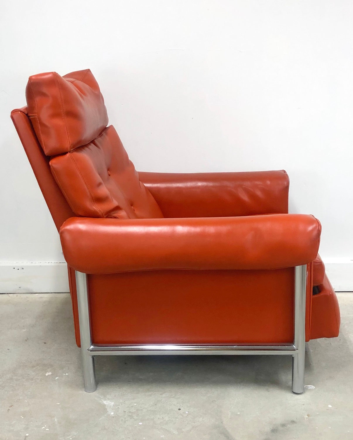 Mid-Century Modern Recliner Lounge Chair On Chrome Frame image 7