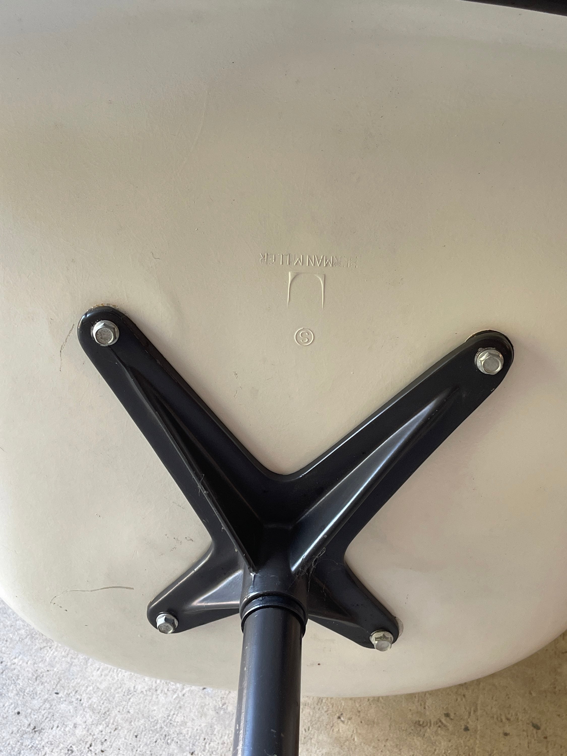 Herman Miller Shell Chair on Wheels  image 4