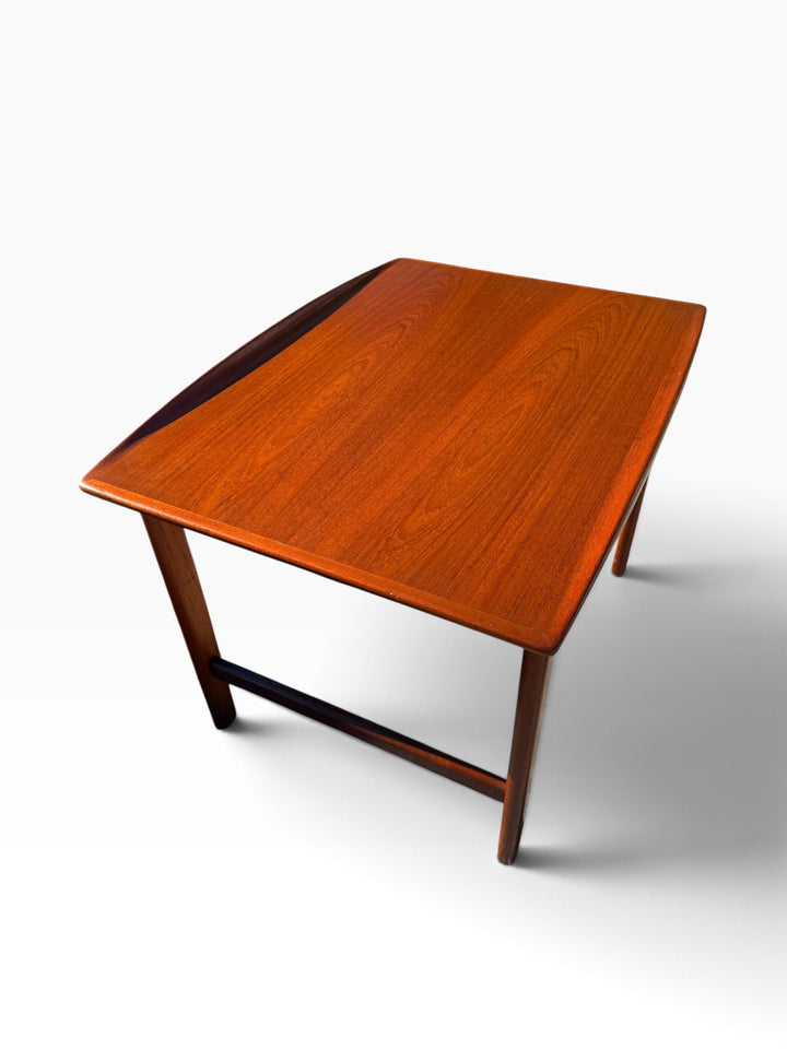 Single DUX teak surfboard end table, three-quarter view