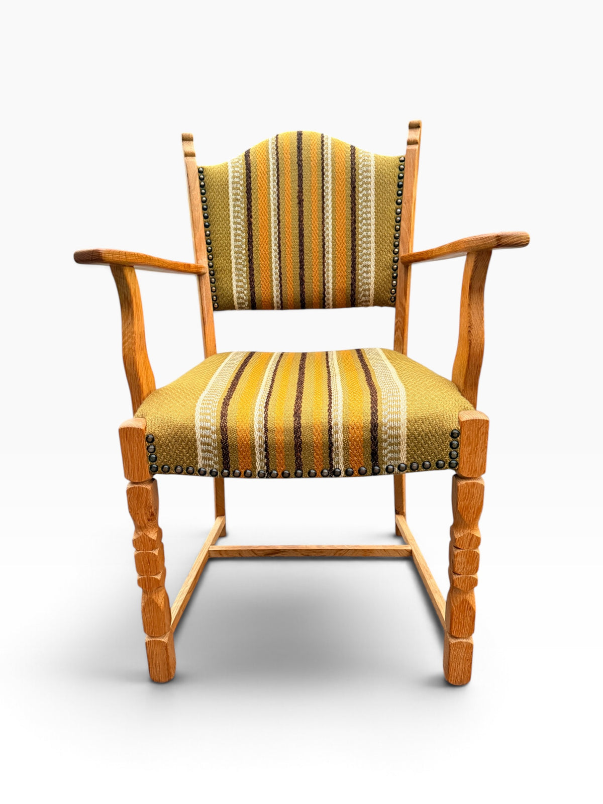 Captain's chair, straight front view