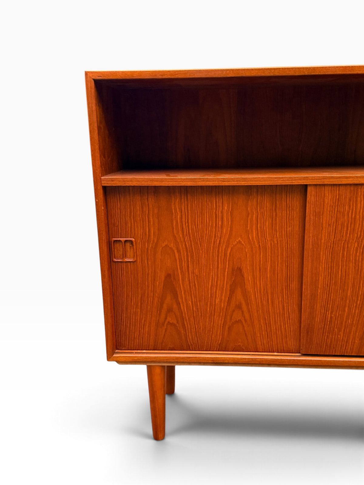 Open shelf and sliding doors, detail